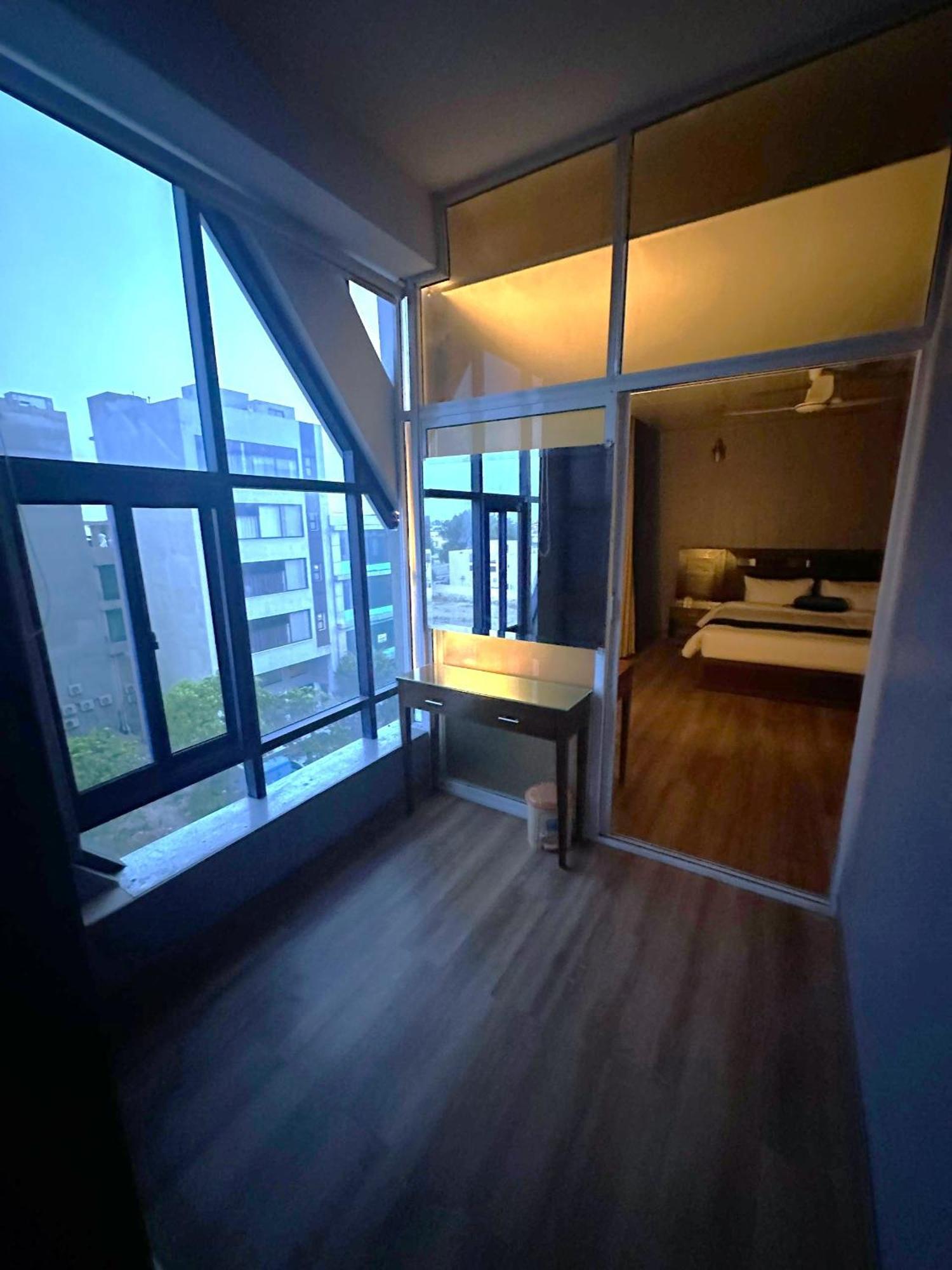 Luxury Apartment In Dha Phase 8, Near Allama Iqbal International Airport Lahore Exterior photo