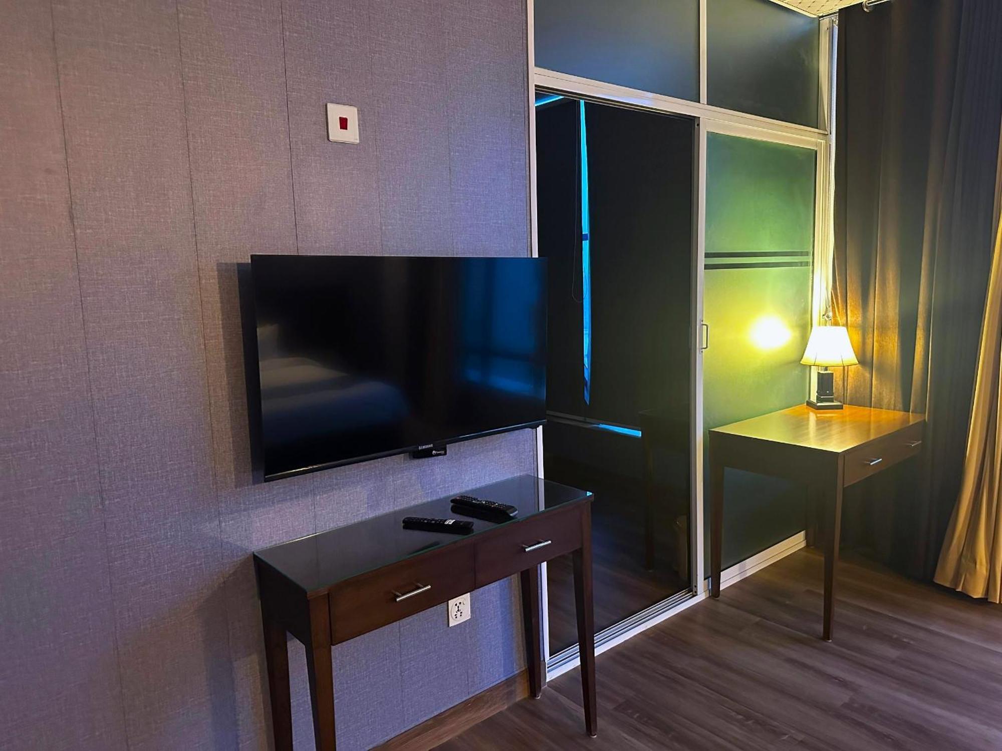 Luxury Apartment In Dha Phase 8, Near Allama Iqbal International Airport Lahore Exterior photo