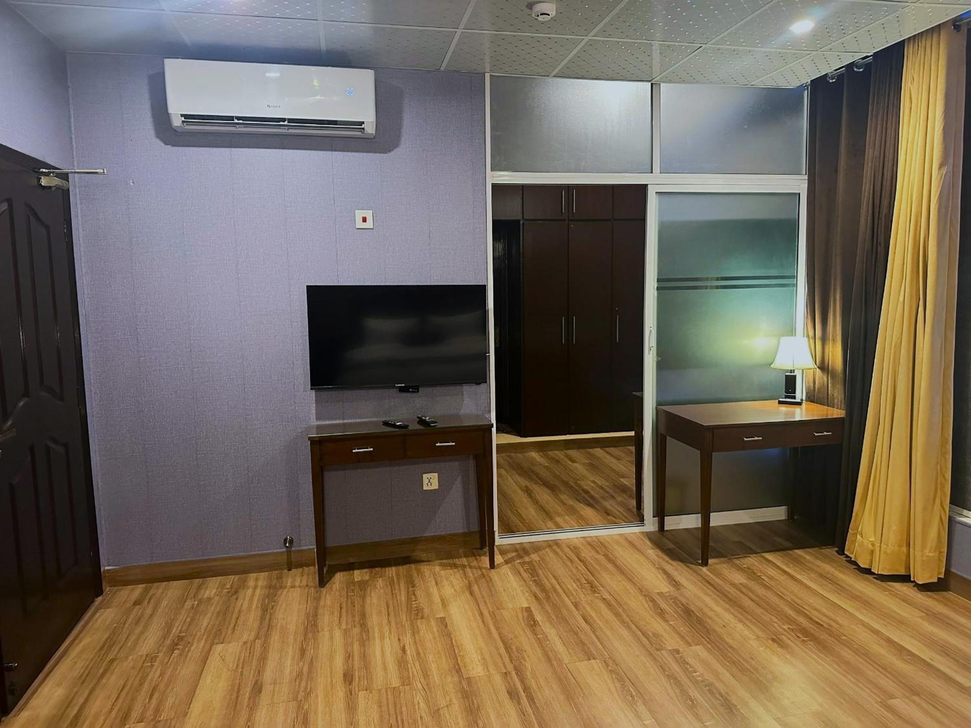 Luxury Apartment In Dha Phase 8, Near Allama Iqbal International Airport Lahore Exterior photo