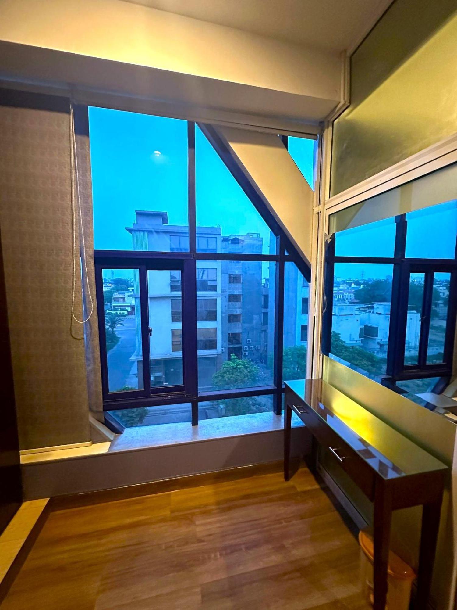Luxury Apartment In Dha Phase 8, Near Allama Iqbal International Airport Lahore Exterior photo
