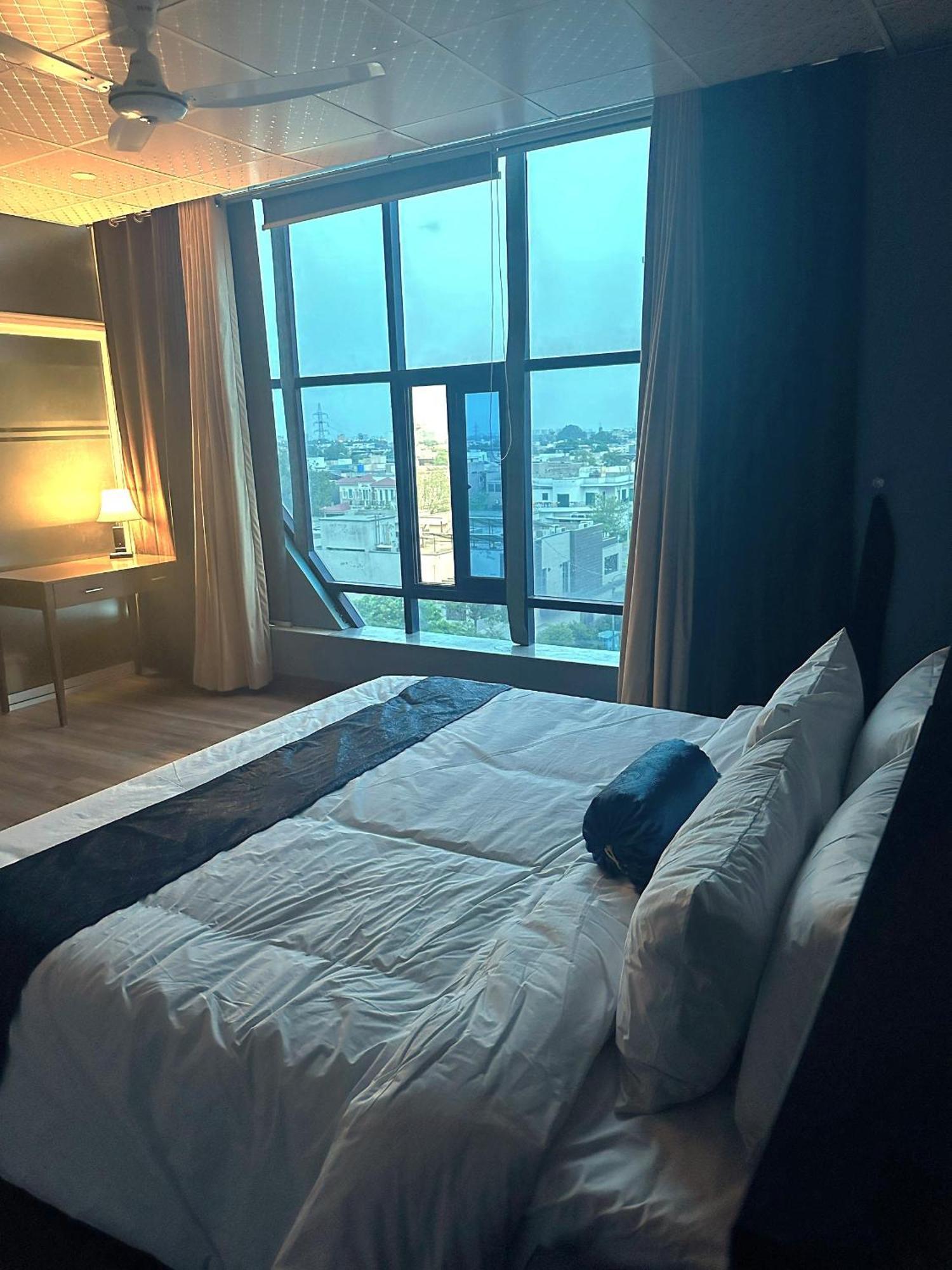 Luxury Apartment In Dha Phase 8, Near Allama Iqbal International Airport Lahore Exterior photo