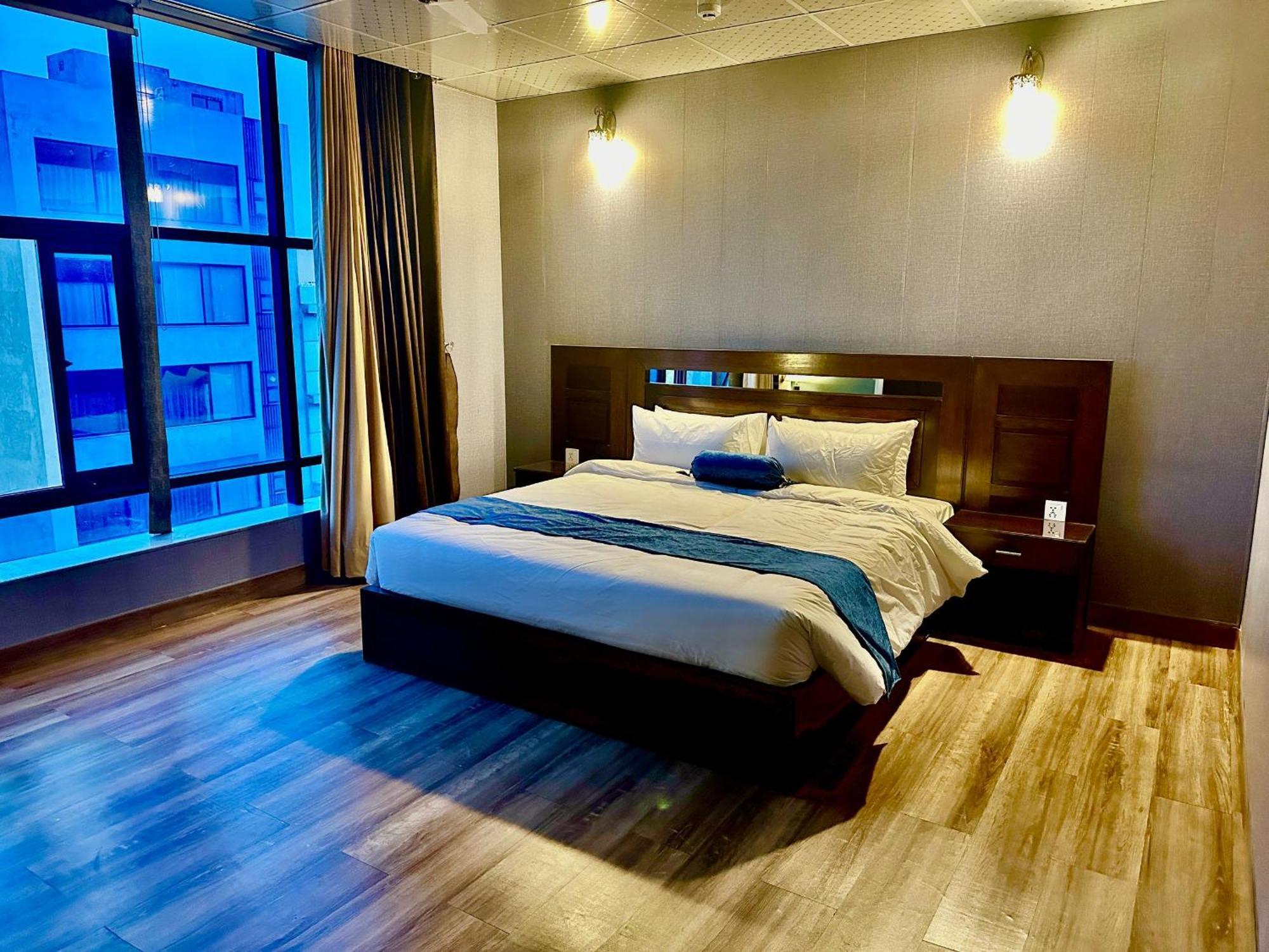 Luxury Apartment In Dha Phase 8, Near Allama Iqbal International Airport Lahore Exterior photo